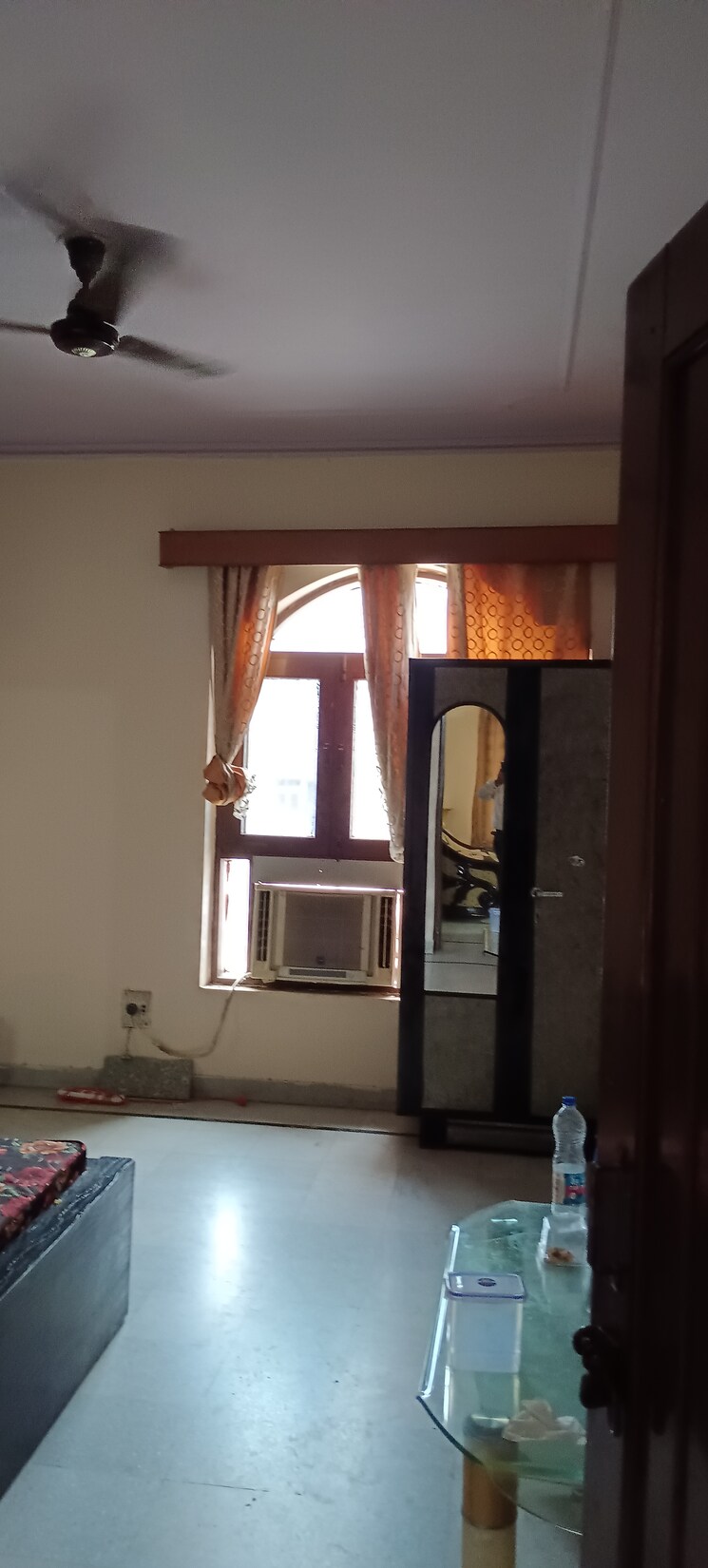 Room, sector 16 1 Bedroom 1000 Sq.Ft. Apartment In Sector 16 Faridabad 9691266