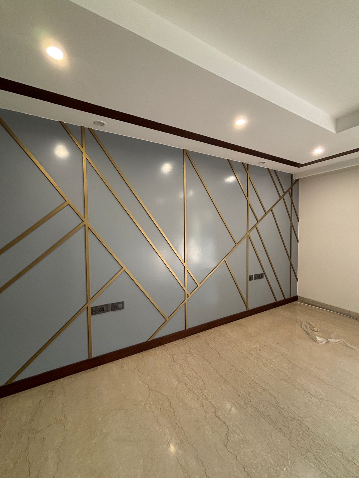 4 BHK + Extra Room 180 Sq.Yd. Builder Floor in Unitech South City 1