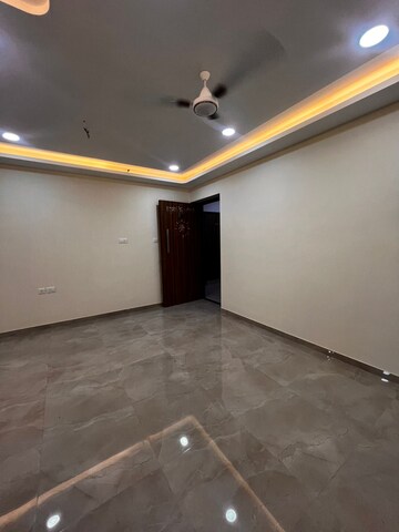 Room in 2 BHK Apartment at Sheth Irene, Malad West – for Rent