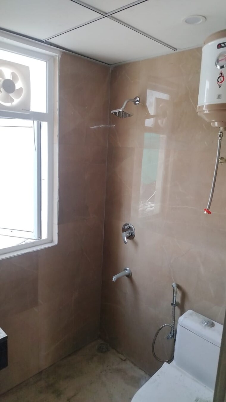Bathroom, smart-world-gems 3 Bedroom 1423 Sq.Ft. Apartment In Sector 89 Gurgaon 9691336
