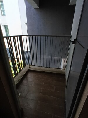  3.5 BHK Apartment at Kolshet Road – for Rent