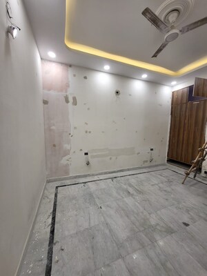 Room in 4 BHK Builder Floor at Ashoka Enclave – for Rent