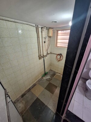 Bathroom in 1 BHK Apartment at Azad Nagar – for Rent