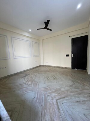 Room in 3 BHK Builder Floor at Sushant Lok 2, Sector 57 – for Rent