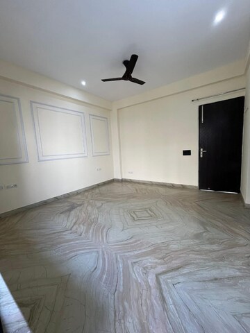 Room in 3 BHK Builder Floor at Sushant Lok 2, Sector 57 – for Rent