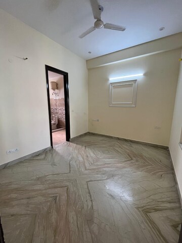 Room in 3 BHK Builder Floor at Sushant Lok 2, Sector 57 – for Rent