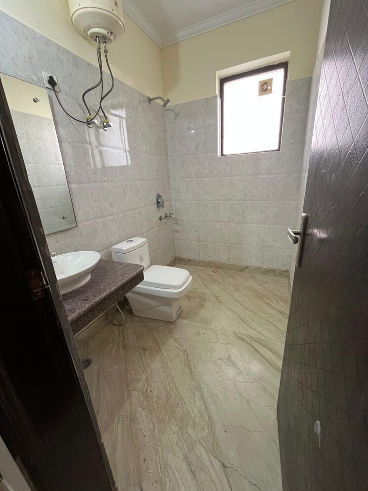 Bathroom, sushant-lok-2 3 Bedroom 230 Sq.Ft. Builder Floor In Sector 57 Gurgaon 9691384