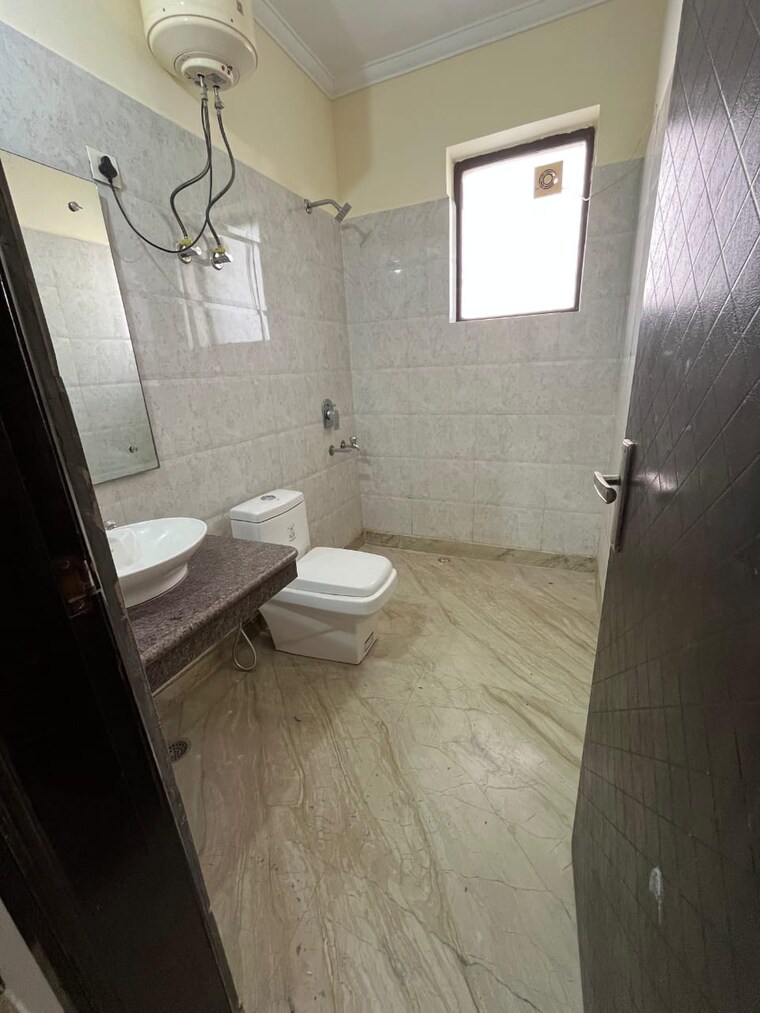 Bathroom, sushant-lok-2 3 Bedroom 230 Sq.Ft. Builder Floor In Sector 57 Gurgaon 9691384