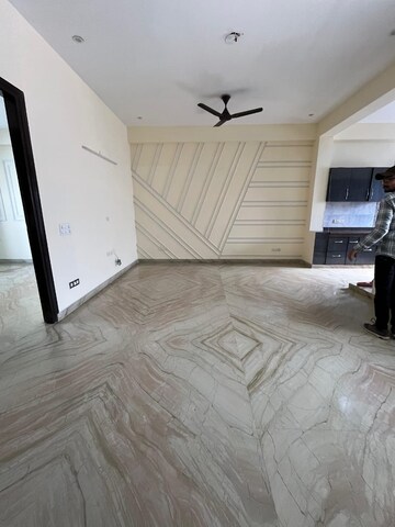 Room in 3 BHK Builder Floor at Sushant Lok 2, Sector 57 – for Rent