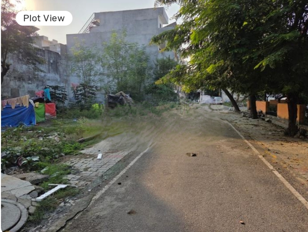 Plot For Sale in Vijayant Khand Gomti Naga