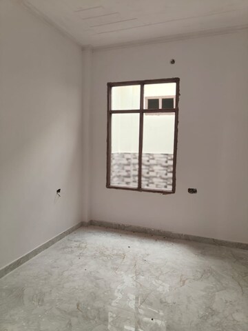 Room in 2 BHK Independent House at Deva Road – for Sale