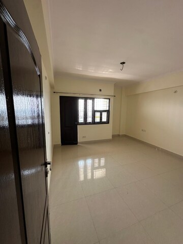 Room in 2 BHK Apartment at Jankipuram – for Rent