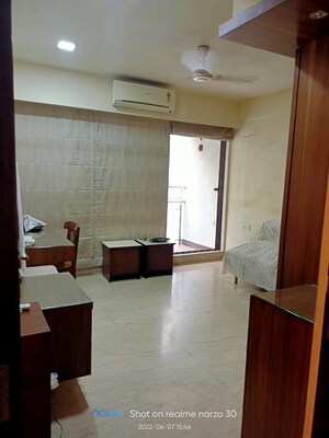Room in 3 BHK Apartment at Rose Queen, Khar West – for Rent