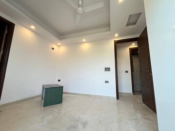 Room in 3 BHK Apartment at Saket – for Rent