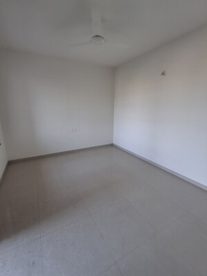 Room in 3 BHK Apartment at Chinchbhavan – for Rent