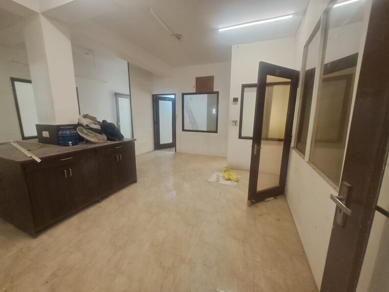 Room, sector 63 Commercial Office Space 2500 Sq.Ft. In Sector 63 Noida 9691467