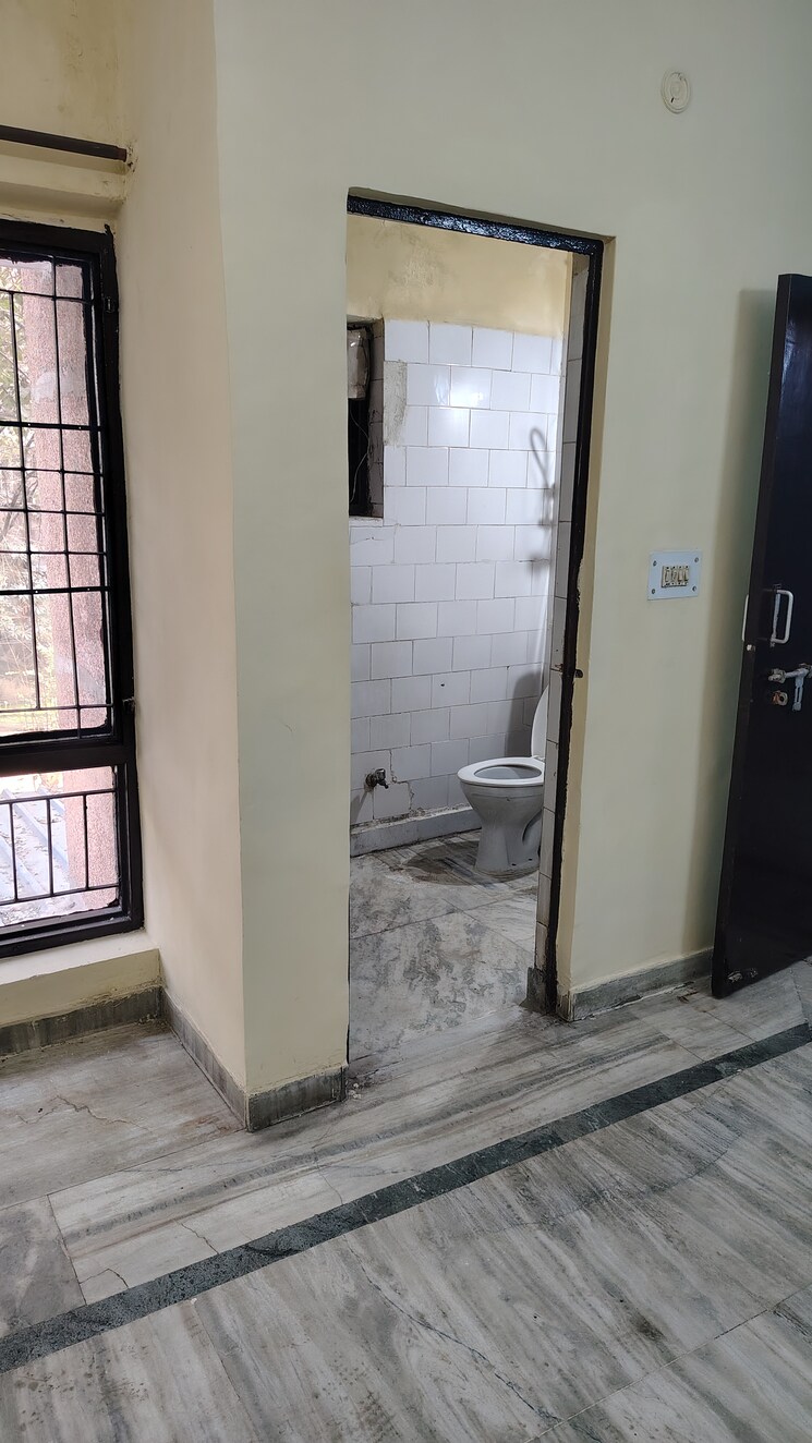 Bathroom, sector 62 2 Bedroom 1000 Sq.Ft. Independent House In Sector 62 Noida 9691511