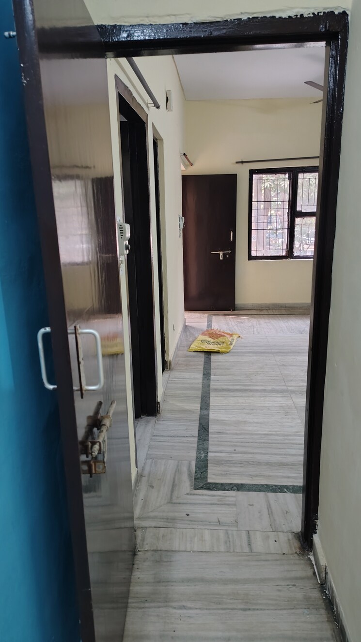 Other, sector 62 2 Bedroom 1000 Sq.Ft. Independent House In Sector 62 Noida 9691511