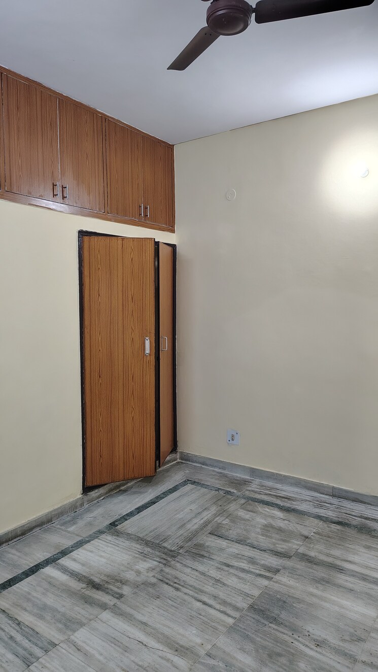 Room, sector 62 2 Bedroom 1000 Sq.Ft. Independent House In Sector 62 Noida 9691511