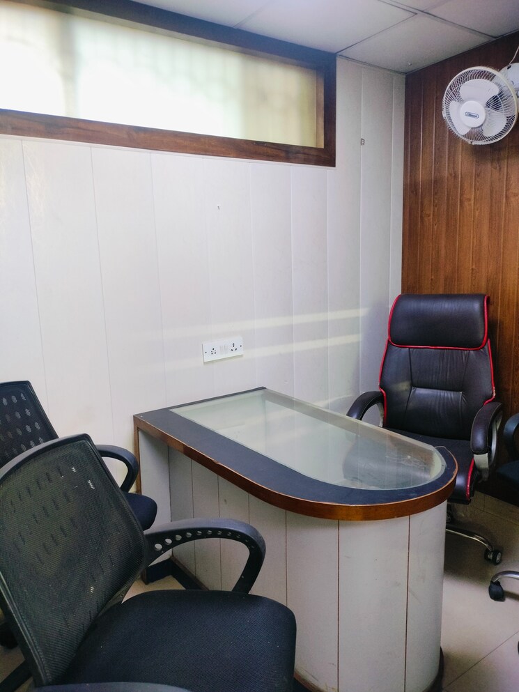 Team Area, sector 2 Commercial Office Space 700 Sq.Ft. In Sector 2 Noida 9691532