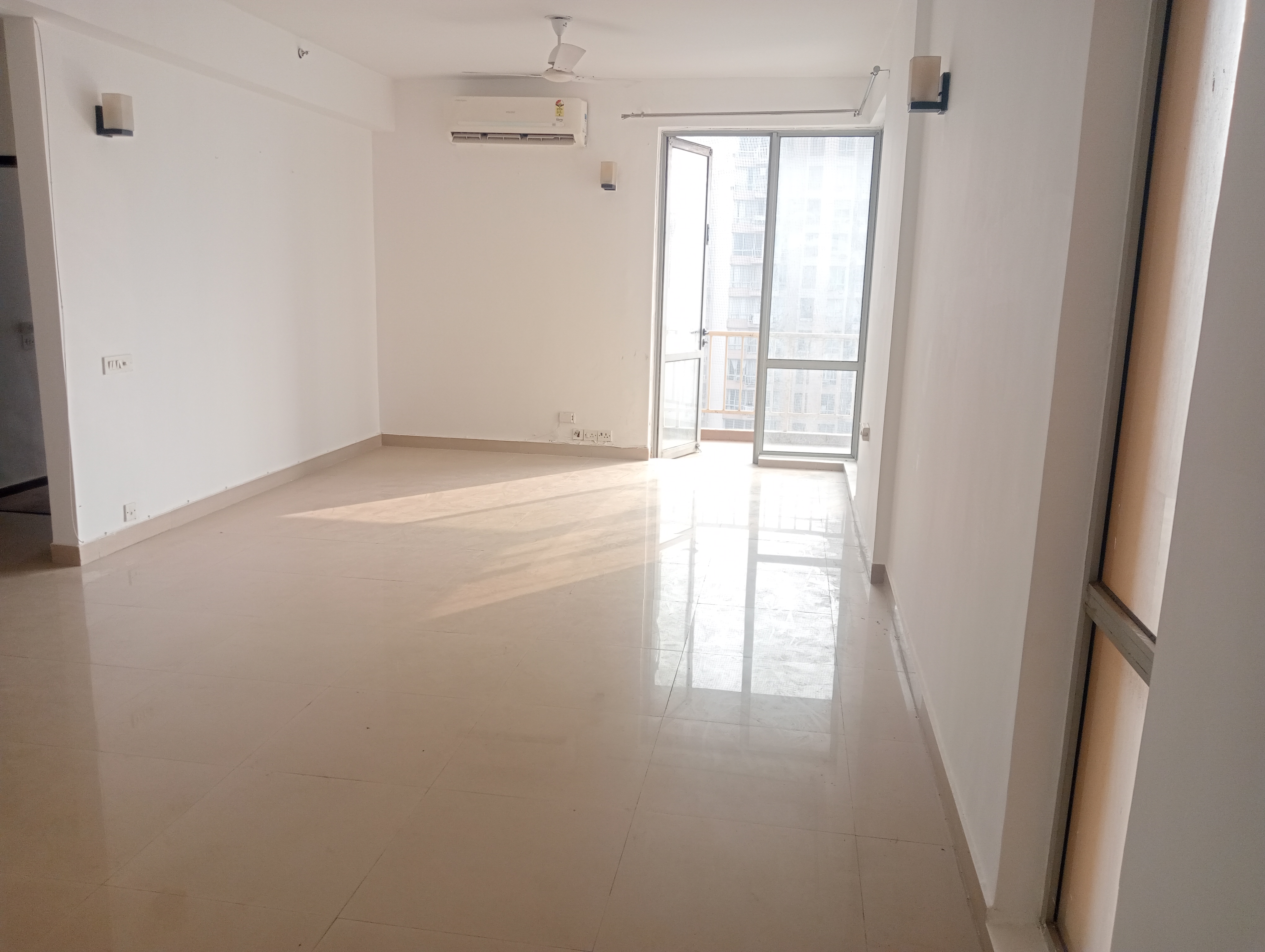 3.5 BHK + Servant Room Apartment For Rent in Conscient Heritage One