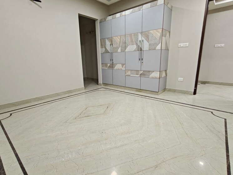 Room, sector 4 4 Bedroom 500 Sq.Yd. Builder Floor In Sector 4 Gurgaon 9691533