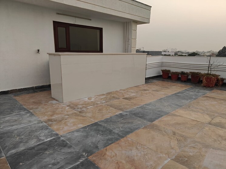 Room, sector 4 4 Bedroom 500 Sq.Yd. Builder Floor In Sector 4 Gurgaon 9691533