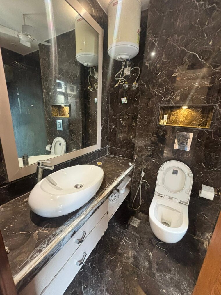 Bathroom, greater kailash i 3 Bedroom 208 Sq.Yd. Builder Floor In Greater Kailash I Delhi 9691562