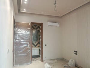 Furnished Amenities in 3 BHK Builder Floor at Hauz Khas – for Rent