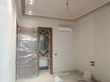 Furnished Amenities in 3 BHK Builder Floor at Hauz Khas – for Rent