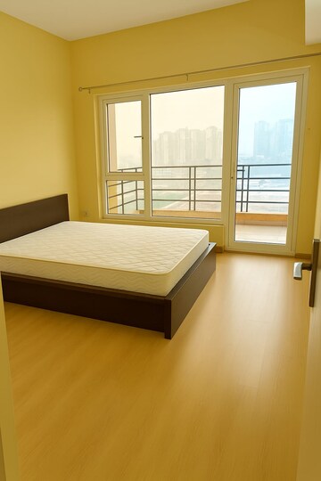 Room in 3 BHK Apartment at Sidhartha NCR Green, Sector 95 – for Rent