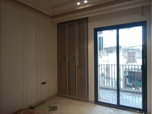 Room in 3 BHK Builder Floor at Hauz Khas – for Rent