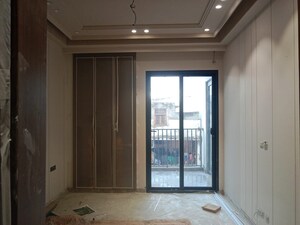 Room in 3 BHK Builder Floor at Hauz Khas – for Rent