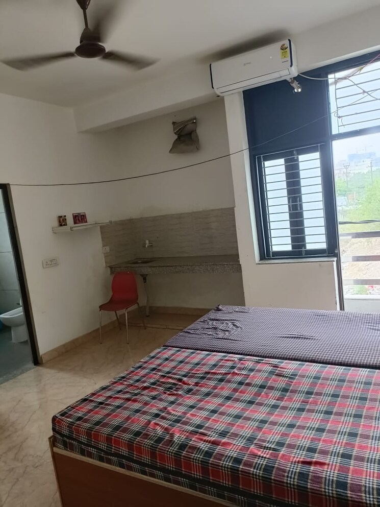 Room, sector 66 Pg For Boys & Girls In Sector 66 9691581