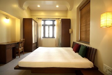 Bedroom in 3 BHK Apartment at Bandra West – for Rent