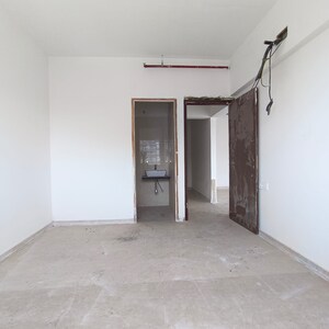 Room in 2 BHK Apartment at Omkar Signet, Malad East – for Rent