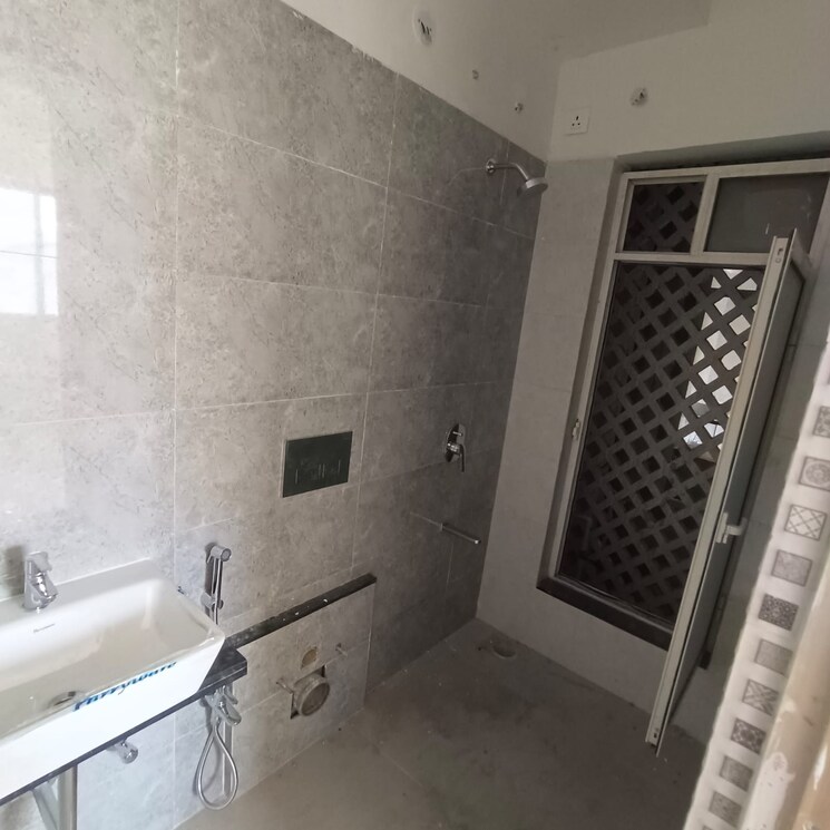Bathroom, omkar-signet 2 Bedroom 910 Sq.Ft. Apartment In Malad East Mumbai 9691597