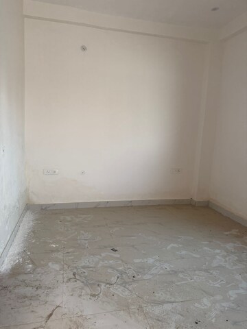 Room in 1 BHK Villa at Gaur Yamuna City, Gaur Yamuna City – for Rent