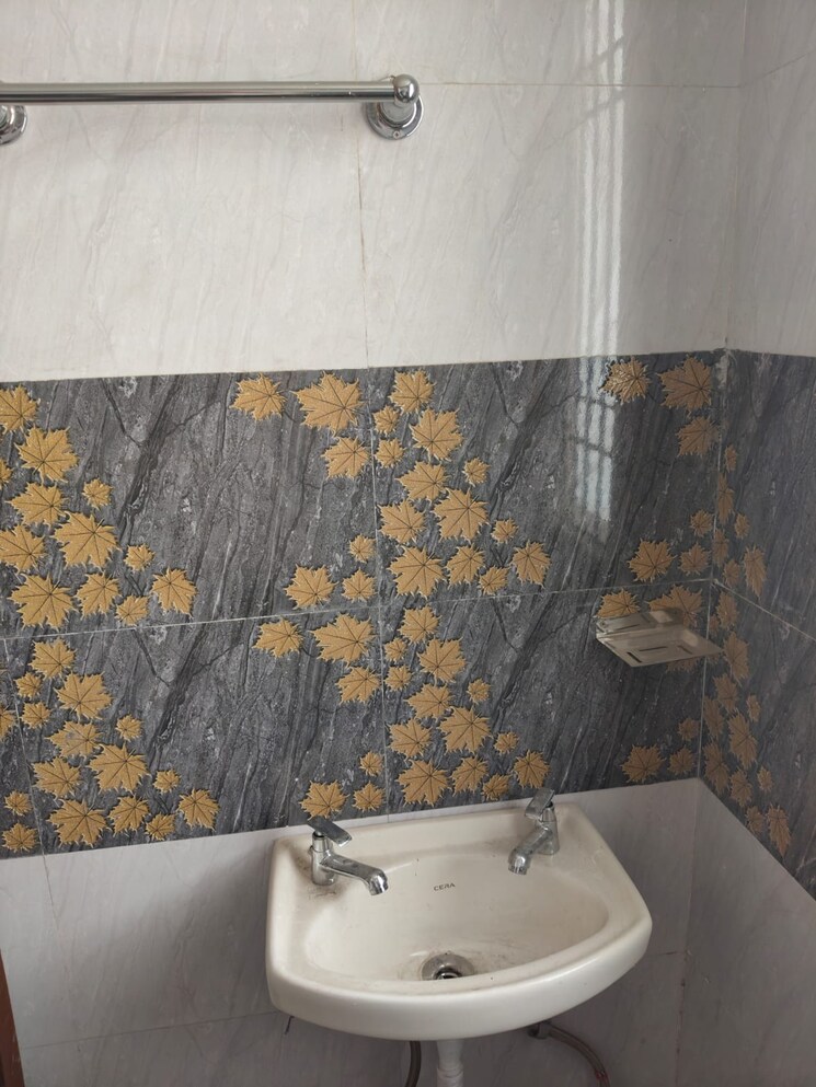 Bathroom, panchkula urban estate 4 Bedroom 165 Sq.Yd. Independent House In Panchkula Urban Estate Panchkula 9691624