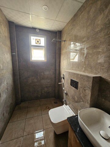 Bathroom in 4 BHK Apartment at DLF The Belaire, Sector 54 – for Sale