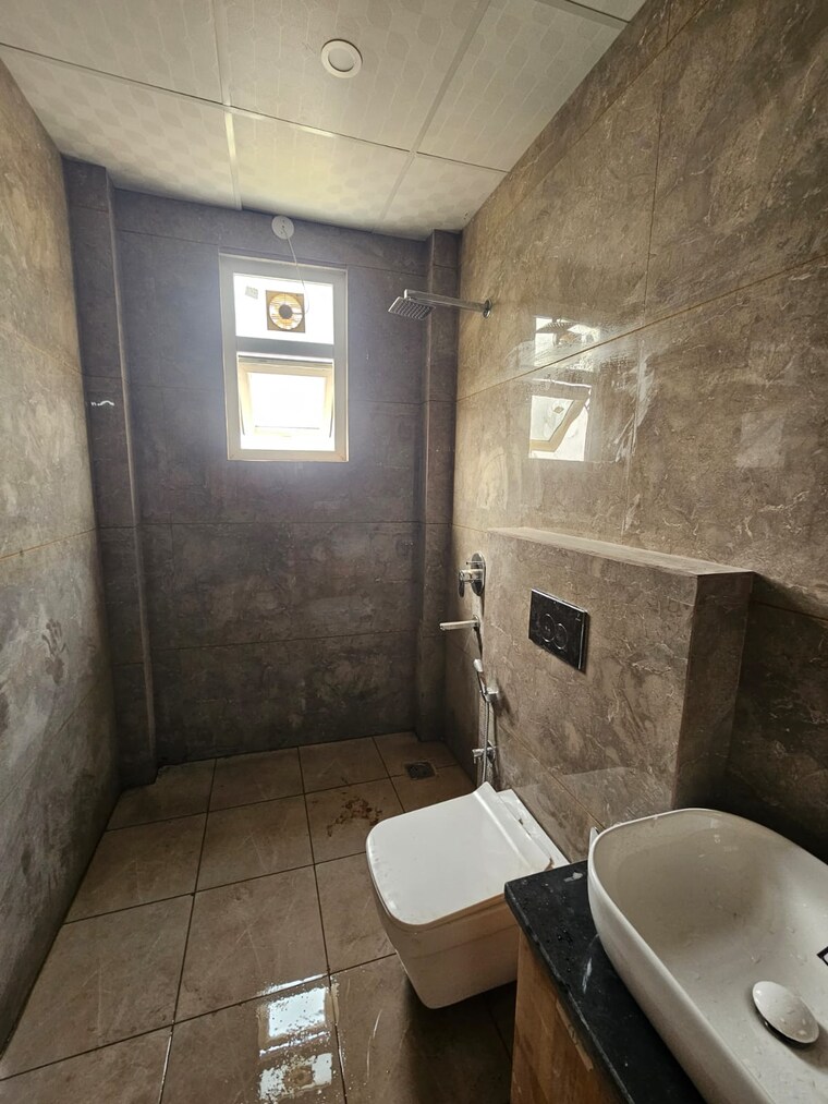Bathroom, dlf-the-belaire 4 Bedroom 4200 Sq.Ft. Apartment In Sector 54 Gurgaon 9691635