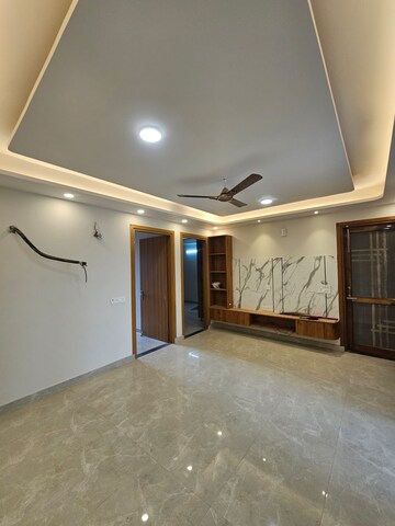 Room in 4 BHK Apartment at DLF The Belaire, Sector 54 – for Sale