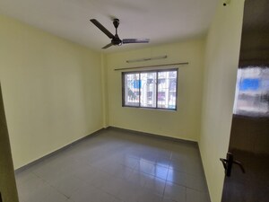 Room in 2 BHK Apartment at Green Acres Apartment, Waghbil – for Rent