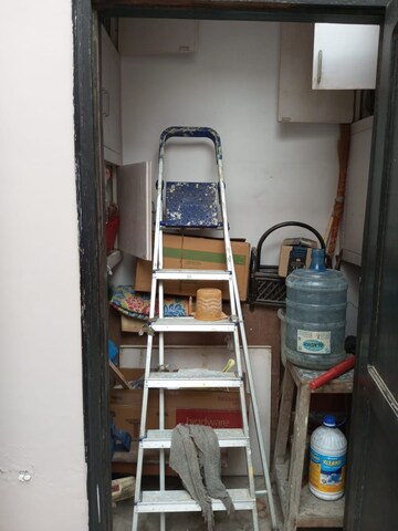 Furnished Amenities in 2 BHK Builder Floor at Ashoka Enclave – for Rent