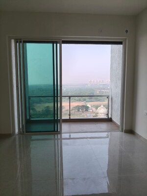 Room in 2 BHK Apartment at L&T Seawoods Residences Phase 2, Seawoods – for Rent