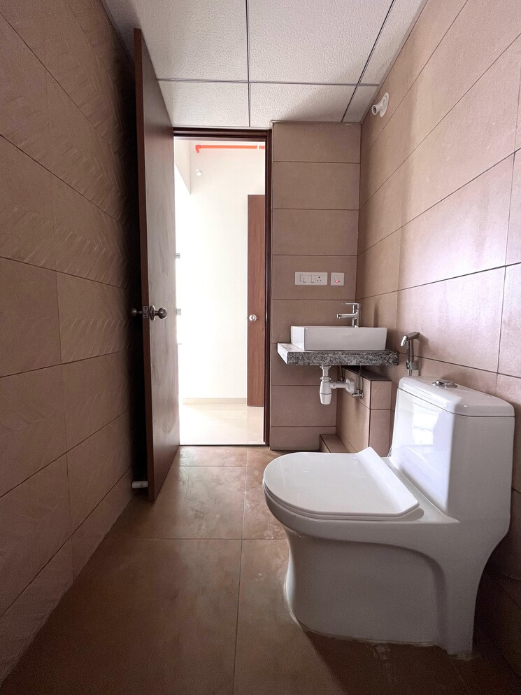 Bathroom, kalpataru-immensa 2 Bedroom 637 Sq.Ft. Apartment In Kolshet Road Thane 9691674
