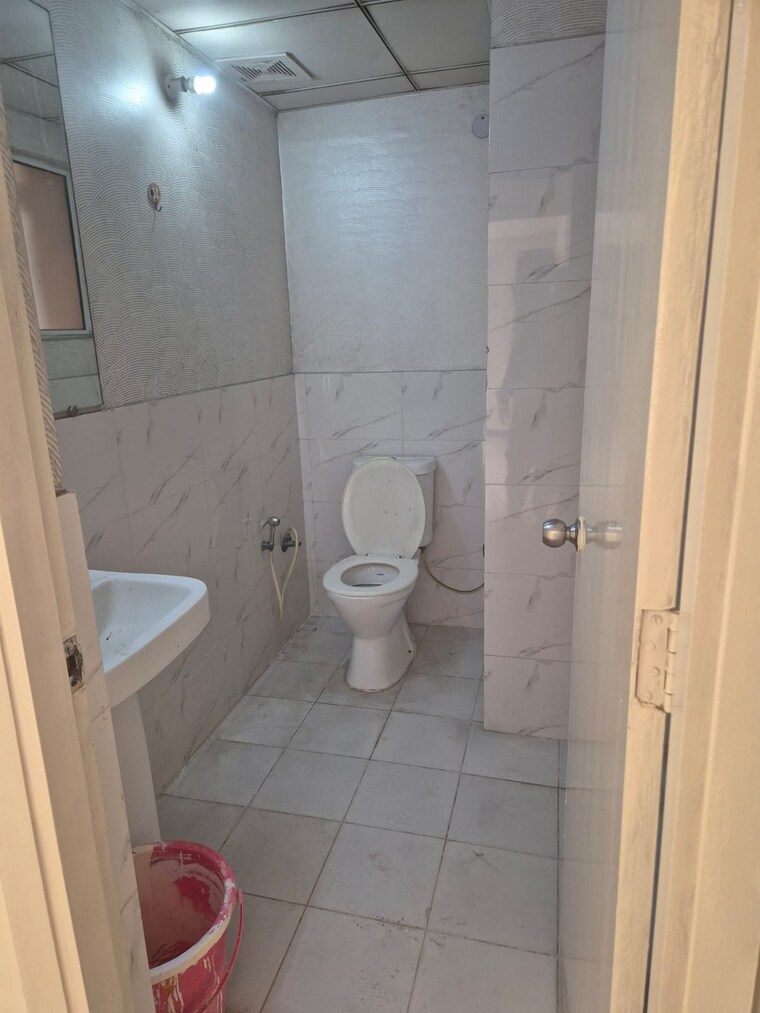 Bathroom, gaurs-cascades 3 Bedroom 926 Sq.Ft. Apartment In Raj Nagar Extension Ghaziabad 9691682