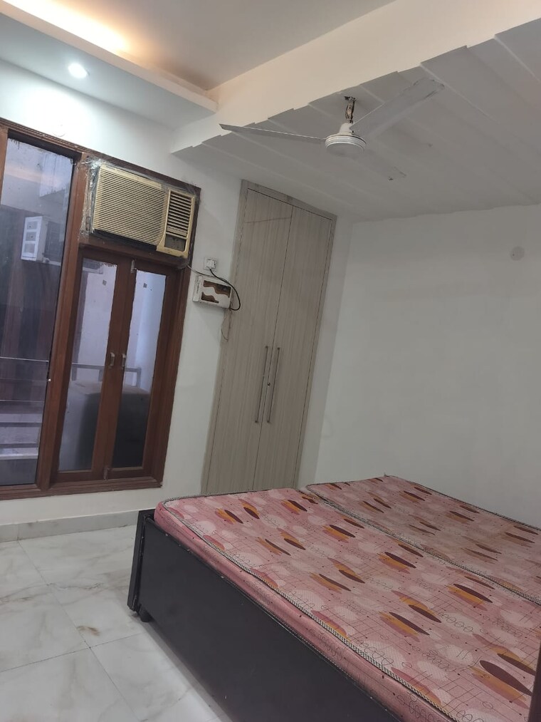 Room, saket 1 Bedroom 350 Sq.Ft. Builder Floor In Saket Delhi 9691784