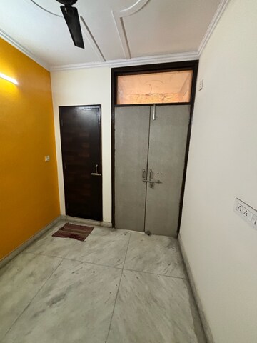 Room in 6+ BHK Builder Floor at Govindpuri – for Sale