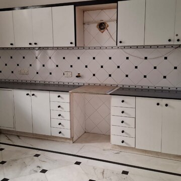 Kitchen in 3 BHK Builder Floor at Dlf Phase I – for Rent